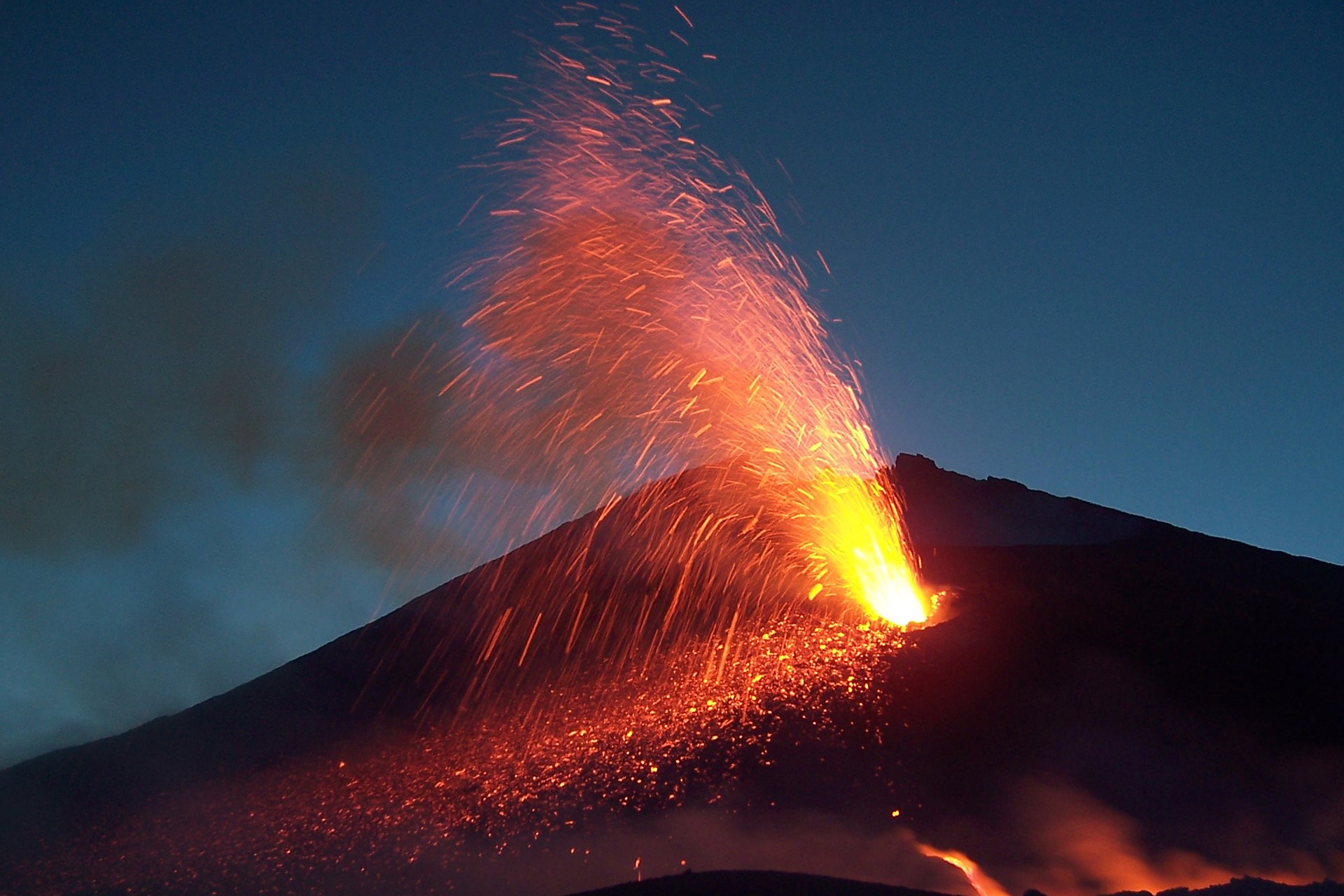 is mount etna a tourist attraction